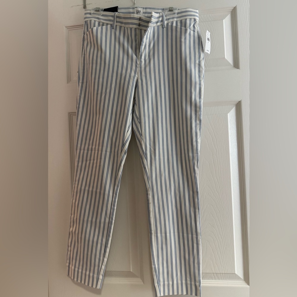 GAP Women’s Blue and White skinny ankle pants. Size 8, new with original tags.